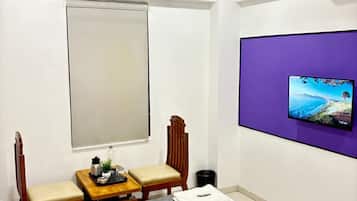 Deluxe Double Room | Desk, laptop workspace, free WiFi