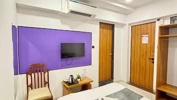 Deluxe Double Room | Desk, laptop workspace, free WiFi