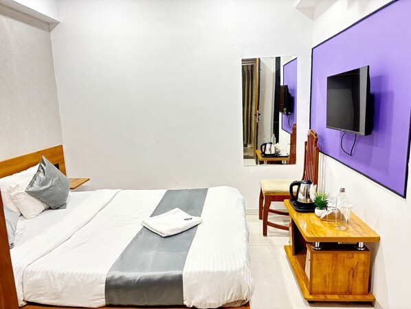 Desk, laptop workspace, free WiFi