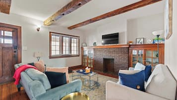 Townhome, Multiple Beds, Patio, City View (Tibet Twins 1) | Living area | 42-inch flat-screen TV with digital channels