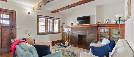 Townhome, Multiple Beds, Patio, City View (Tibet Twins 1) | Living area | 42-inch flat-screen TV with digital channels