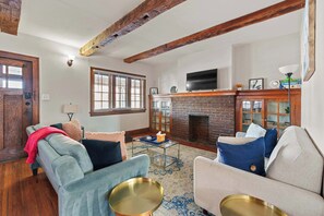 Townhome, Multiple Beds, Patio, City View (Tibet Twins 1) | Living area | 42-inch flat-screen TV with digital channels