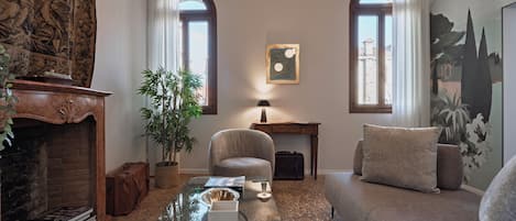 Exclusief appartement, 2 slaapkamers | Woonruimte | Flatscreentelevisie