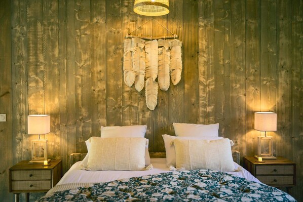 1 bedroom, WiFi (free), bed sheets - Lodge Divine (Moncontour)