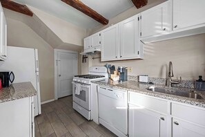 House, Multiple Beds, Patio, Garden View (Tibet Twins Suites) | Private kitchen