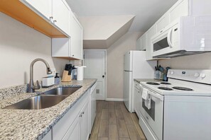 Townhome, Multiple Beds, Patio, Garden View (Tibet Twins 2) | Private kitchen | Fridge, microwave, oven, stovetop - Tibet Twins 2 Retreat for 6 (Columbus)