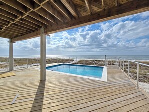 Een verwarmd zwembad