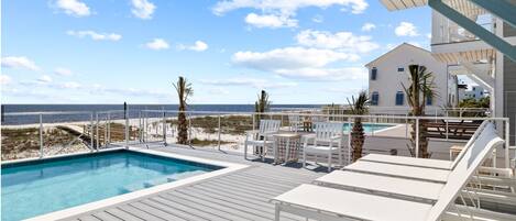 Lämmitetty uima-allas