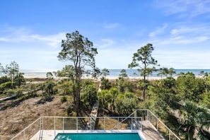 Lämmitetty uima-allas