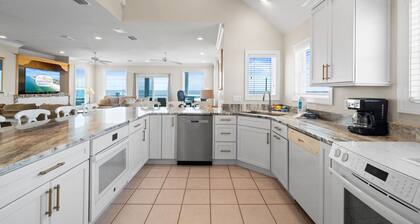 Summer Breeze: Beach and Bay Views, Community Pool, Pet Friendly, East End