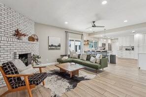 Télévision, table de tennis de table