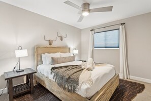6 bedrooms, in-room safe, iron/ironing board, travel crib - 6BR Scottsdale Oasis w/ Pool, Bball & Casita! (Scottsdale)
