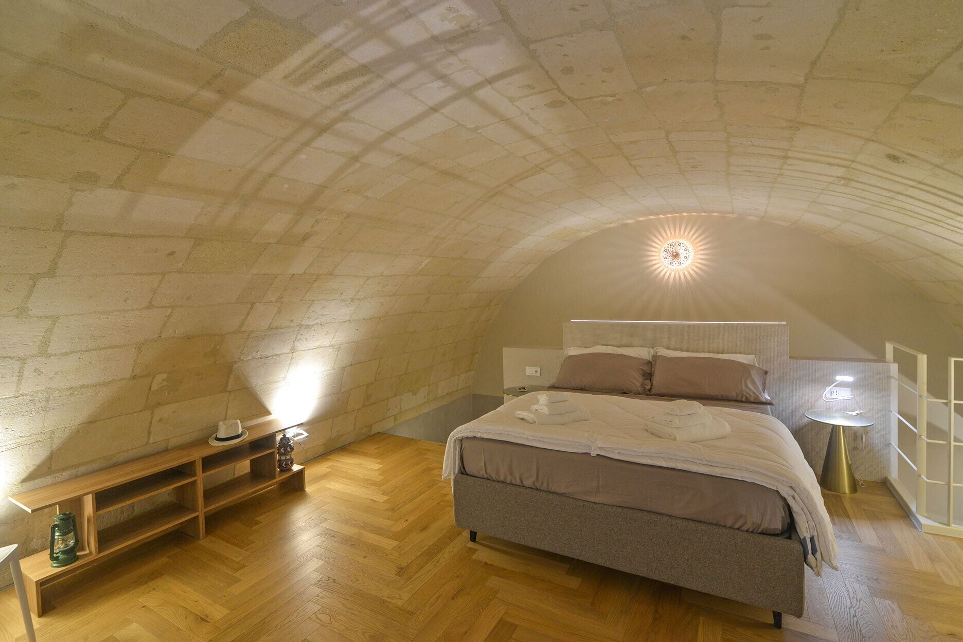 1 camera, Wi-Fi, lenzuola