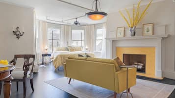 Romantisches Zimmer, 1 King-Bett (Room 4) | Schreibtisch, Bügeleisen/Bügelbrett, kostenloses WLAN