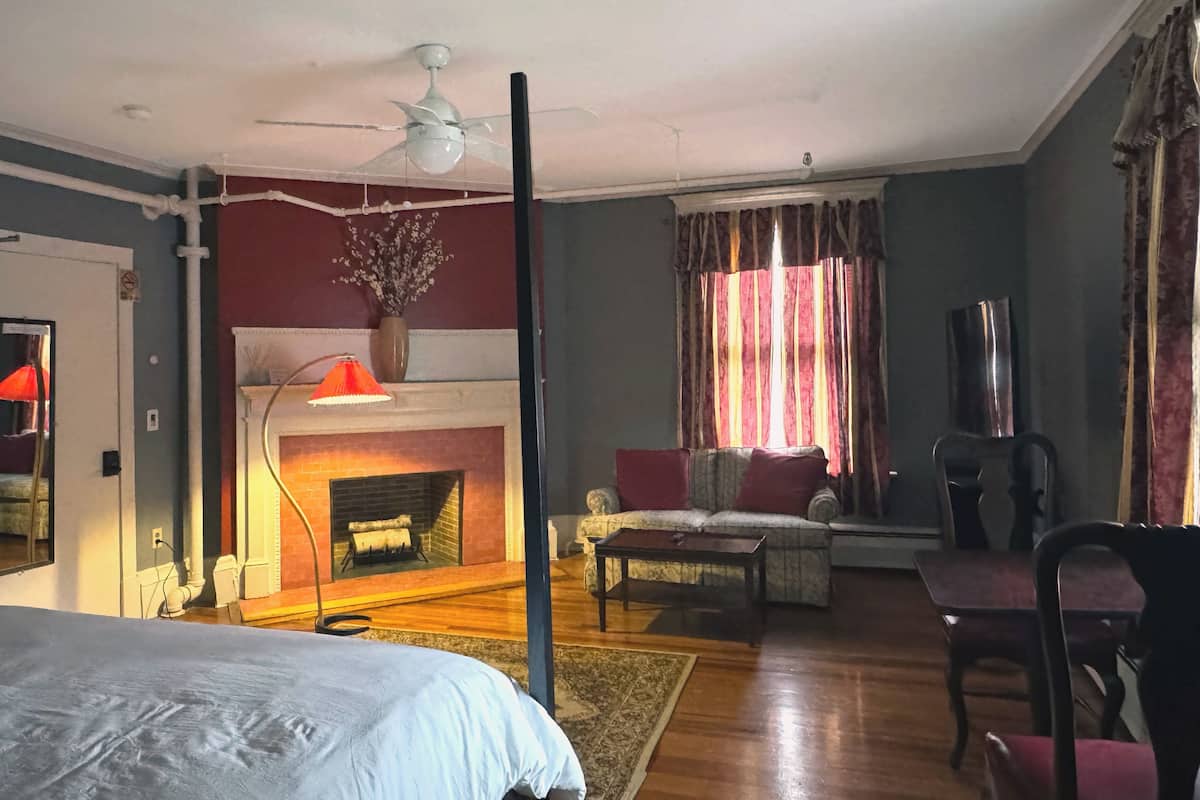 Habitación Deluxe, 1 cama King size (Room 1) | Escritorio, tabla de planchar con plancha y wifi gratis