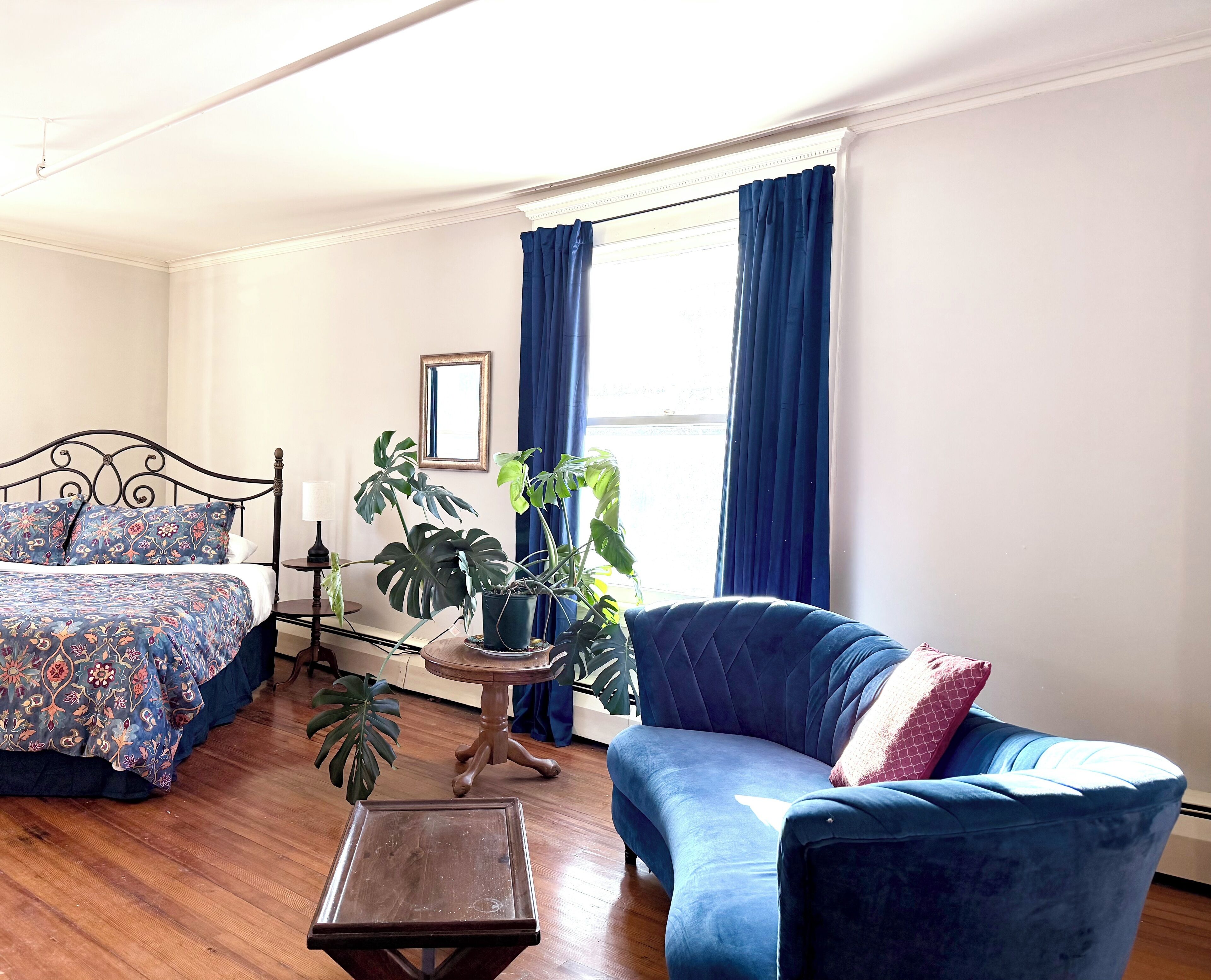 Deluxe Room, 1 Queen Bed (Room 3) | Desk, iron/ironing board, free WiFi