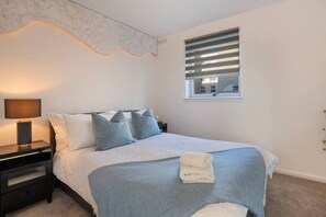 2 bedrooms, desk, iron/ironing board, travel crib