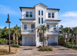 Exterior - Blue Water Paradise! 6-bdrm home close to beaches, restaurants, biking on 30A! (Santa Rosa Beach)