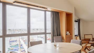 Elite Suite, Marina View | Living area | TV