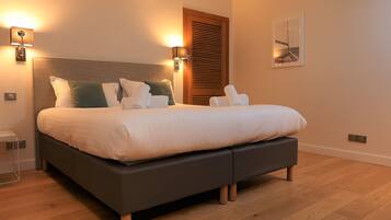 Suite Junior, vue ville | 1 chambre, literie de qualité supérieure, bureau