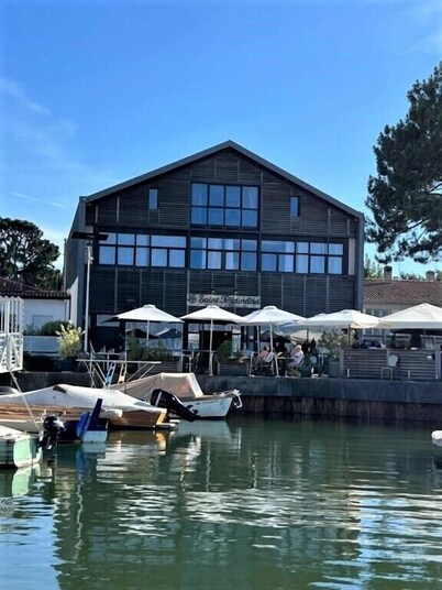 LES SUITES DU PORT by Le Saint Ferdinand