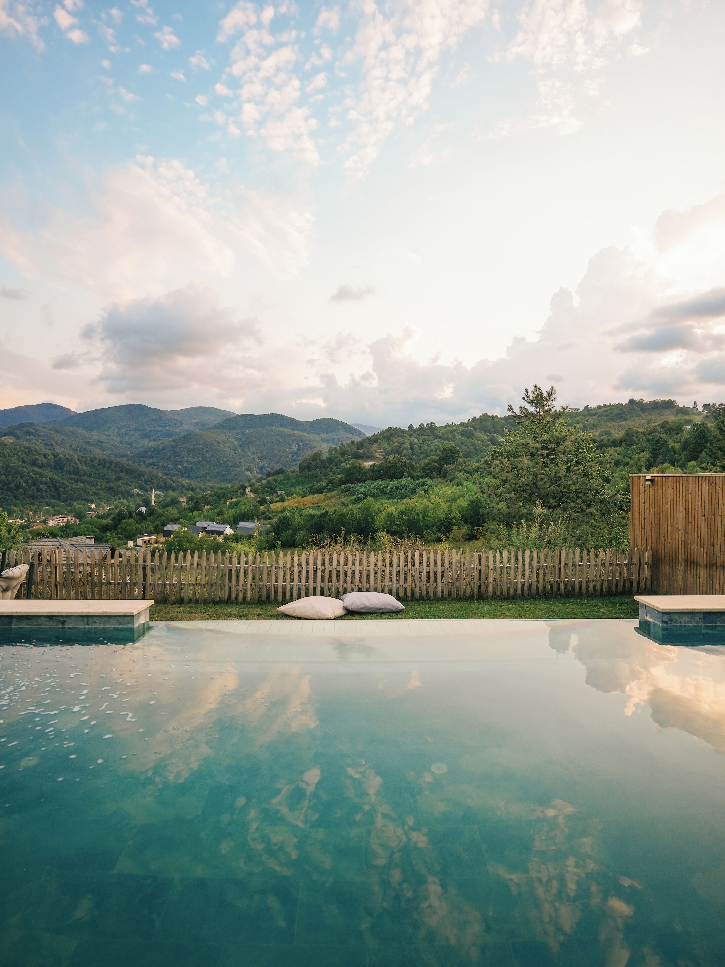 4 outdoor pools