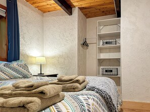 3 bedrooms, WiFi, bed sheets