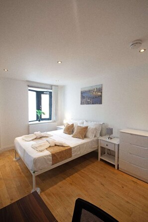 2 bedrooms, iron/ironing board, travel cot, free WiFi