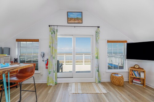 Progressive Retreat #4 - Diverse, Open-minded and Eco-Friendly Waterfront Unit