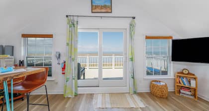 Progressive Retreat #4 - Diverse, Open-minded and Eco-Friendly Waterfront Unit