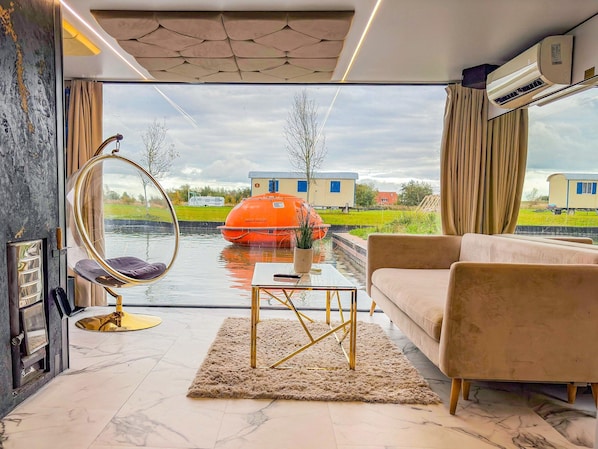Mobile Home | Living room