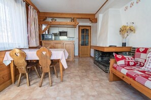 Interior - 180m from resort center, 2nd floor, balcony, parking, tv, ski locker, 82m², Les Gets (Les Gets)