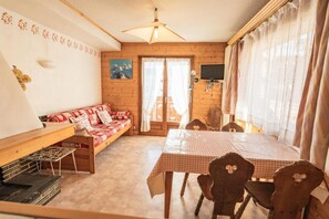 Interior - 180m from resort center, 2nd floor, balcony, parking, tv, ski locker, 82m², Les Gets (Les Gets)