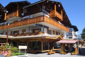 Exterior - 180m from resort center, 1st floor, balcony, parking, tv, ski locker, 57m², Les Gets (Les Gets)