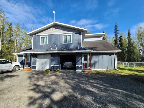 Exterior - Adorable duplex with WiFi in charming Soldotna (Soldotna)