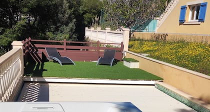 LA MAISON BLEUE, 2 piÚces avec coin cuisine + piscine, spa, tennis, pétanque