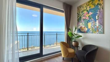 Leilighet – comfort, balkong, sjøutsikt | Oppholdsområde | LCD-TV