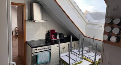 NR 4 DG 2 Zimmer für Firmen und Familien