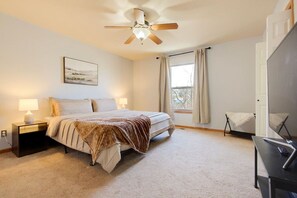 3 bedrooms, desk, travel cot, WiFi