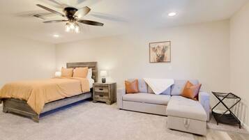 3 bedrooms, desk, travel cot, WiFi
