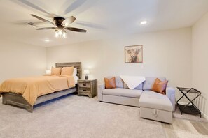3 bedrooms, desk, travel cot, WiFi