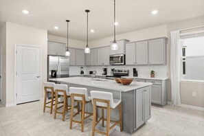Fridge, microwave, oven, stovetop - 8 BD/ 6 BA / Windsor Cay (15989 CC) (Clermont)