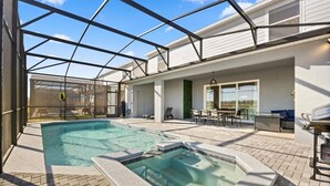 Unclassified image, 3 of 40, button - 8 BD/ 6 BA / Windsor Cay (15989 CC) (Clermont)