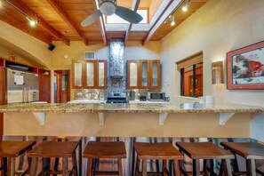 Fridge, microwave, oven, stovetop - Unique Home / 5 BR 2 BA / Yoga / 4 Acres / Private (Tucson)