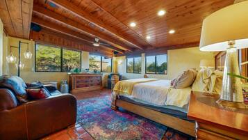 5 Schlafzimmer, Schreibtisch, Bügeleisen/Bügelbrett, Reisekinderbett