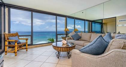 Beautiful Ocean Front 1-bedroom condo with WiFi, AC; Mahana 807