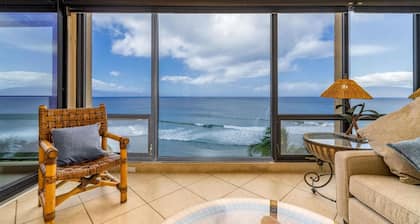 Beautiful Ocean Front 1-bedroom condo with WiFi, AC; Mahana 807