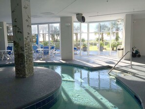 室內泳池、室外泳池