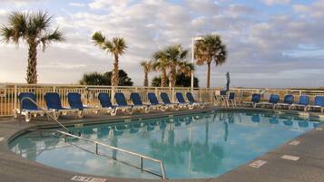 Piscina coberta i piscina a l'aire lliure