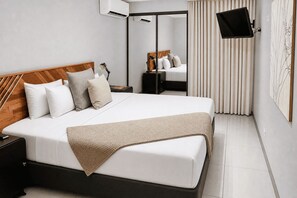1 bedroom, laptop workspace, free WiFi, bed sheets - Naia Apart Hotel Miraflores (Lima)